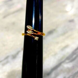 Solid 14k yellow gold with 3 natural diamond ring 2 grams sz 5.5